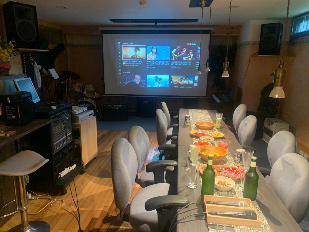 Shared lounge/TV area