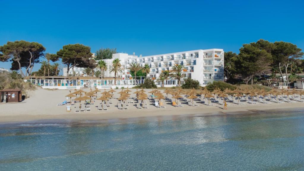 Aparthotel Ses Fotges — Plaża in Playa de Muro, Baleary