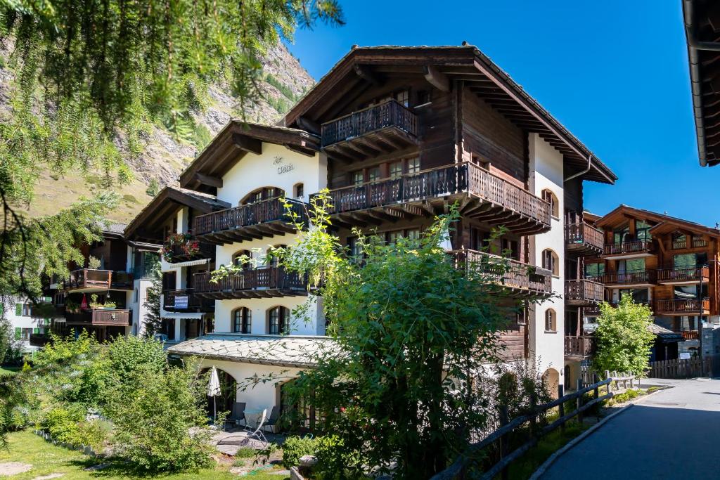 Haus Zer Weidu — Hotel in Zermatt
