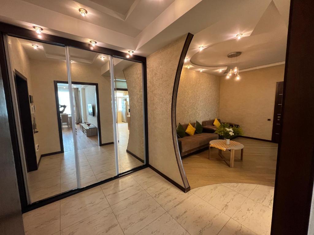 Modern apt right next to the H Aliyev Centre!, Baku