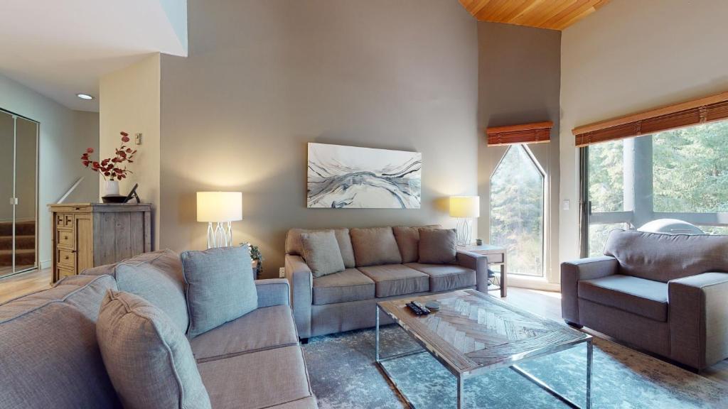 Top Floor Apartment with Pool and Hot Tub by Harmony Whistler, Whistler
