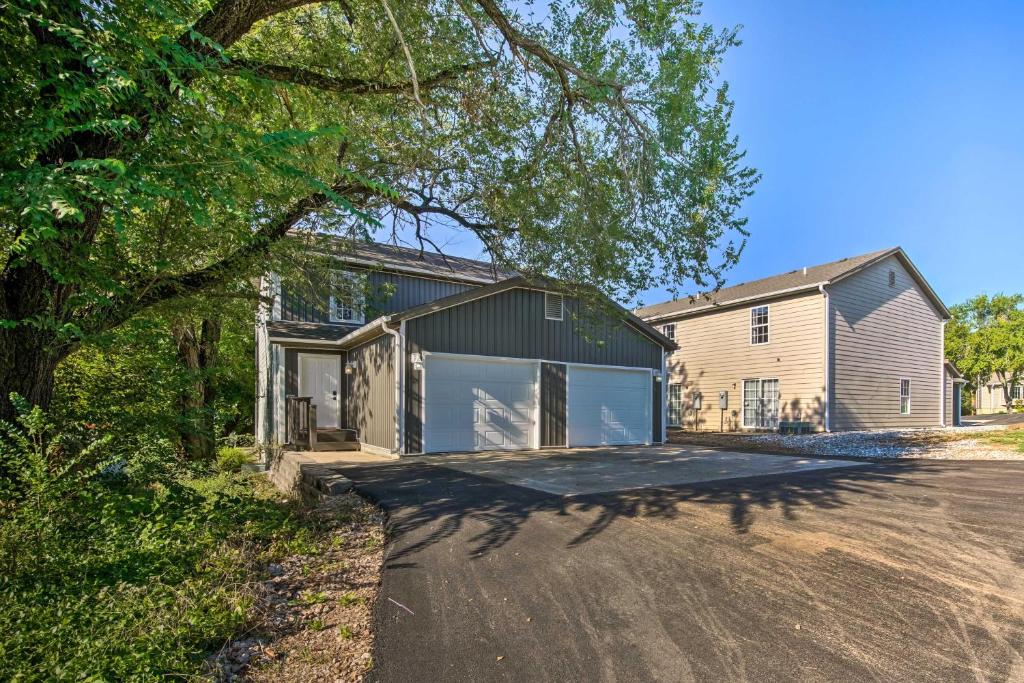 Townhome 1-Min Walk to Lake and Close to SDC!, Kimberling City