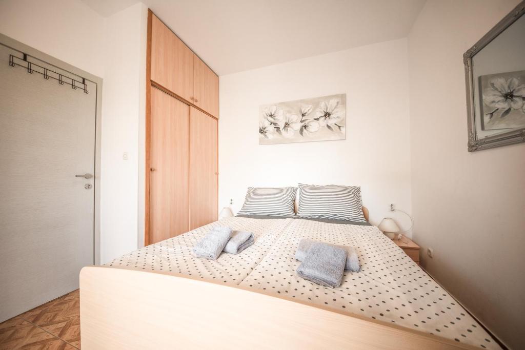 Apartments and rooms by the sea Vrsi - Mulo, Zadar - 5848 photo
