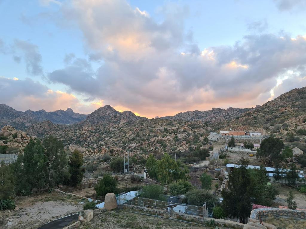 مزرعة الكرم الحاتمي — Hotel in Ash Shafa