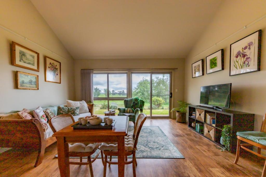 Meander Retreat - The Green Room photo
