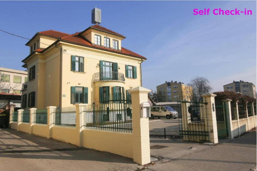 Hotel Vila Katrca — Hotel in Ljubljana
