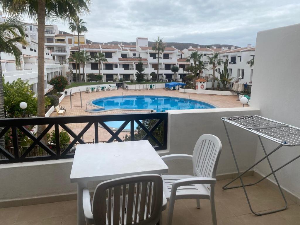 Apart Hotel 1 bed Apartment 6A2, Victoria Court 1, Los Cristianos, Tenerife - 1