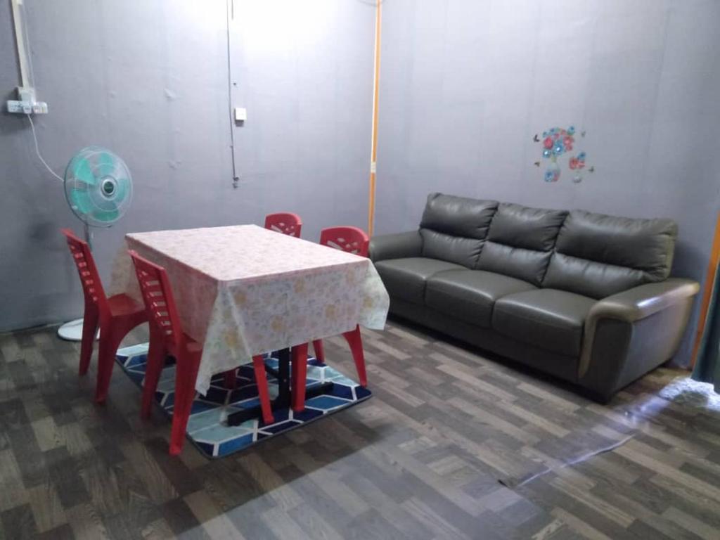HOMESTAY CHENDERING 0189863944 photo