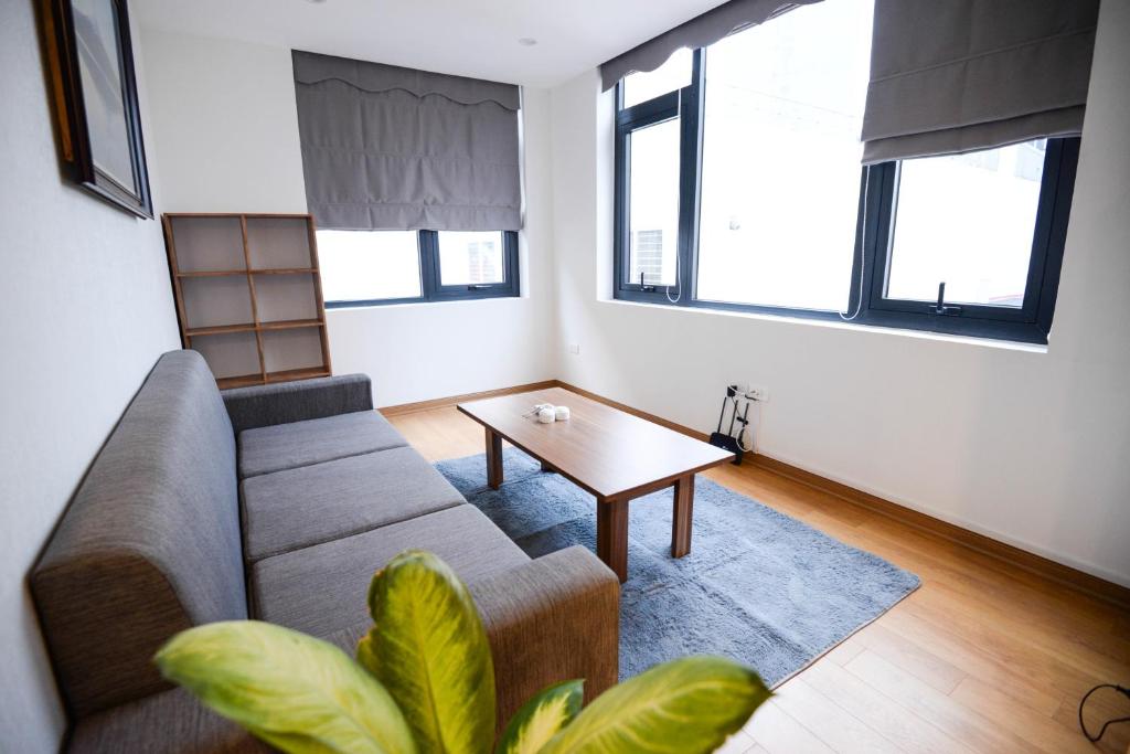 Sunny Home Apartment in Linh Lang Street