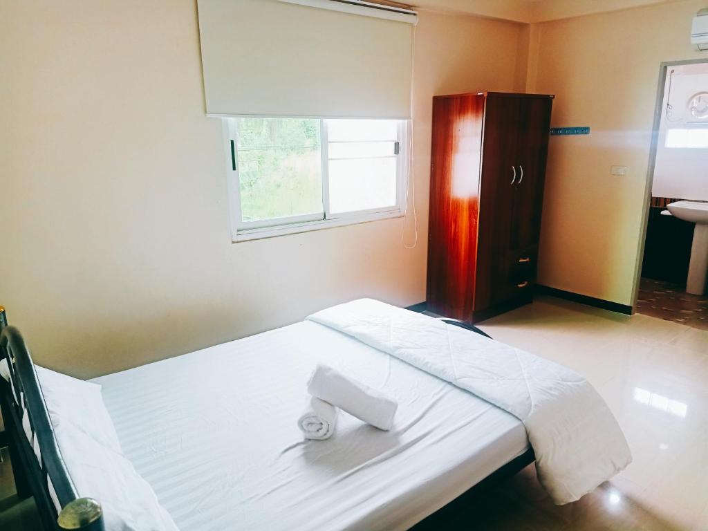บ้านพักทนายบ้านนอก — Hotel in Uthai Thani