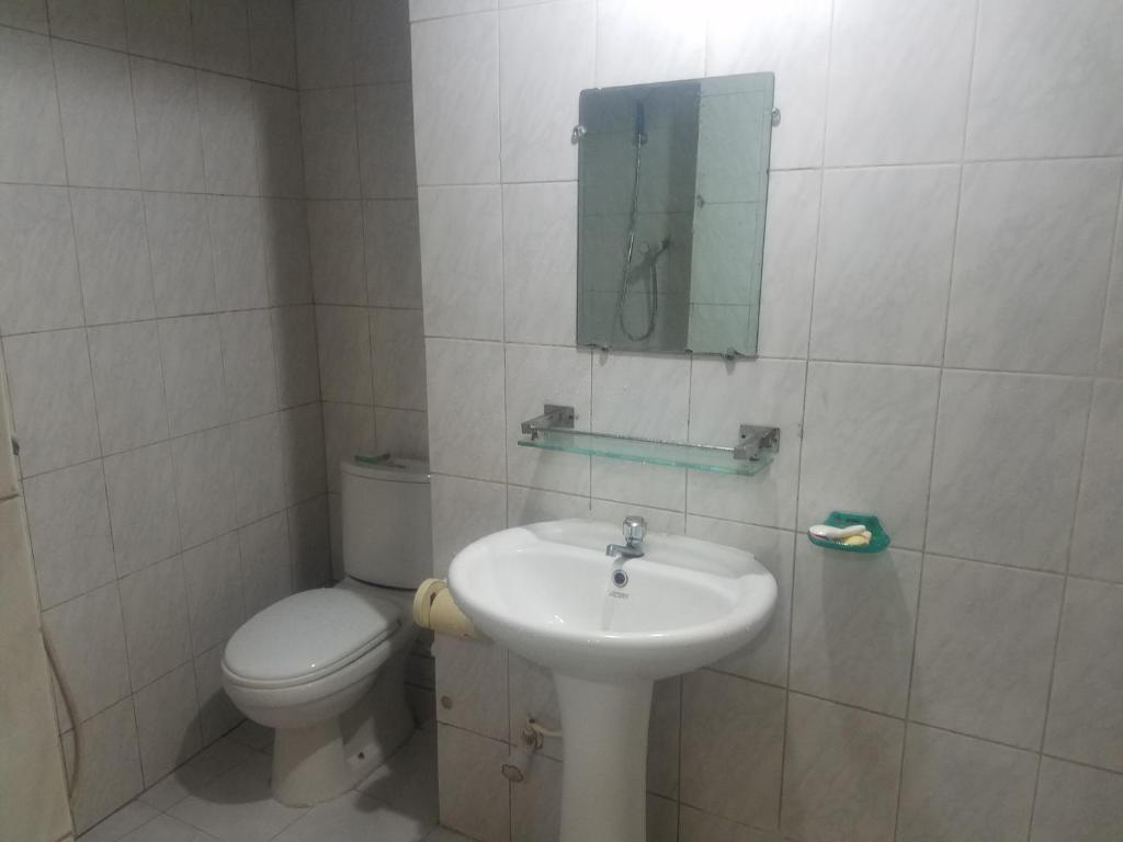 Affordable AC Room With Shared Bathroom in Naya Paltan Free WIFI photo