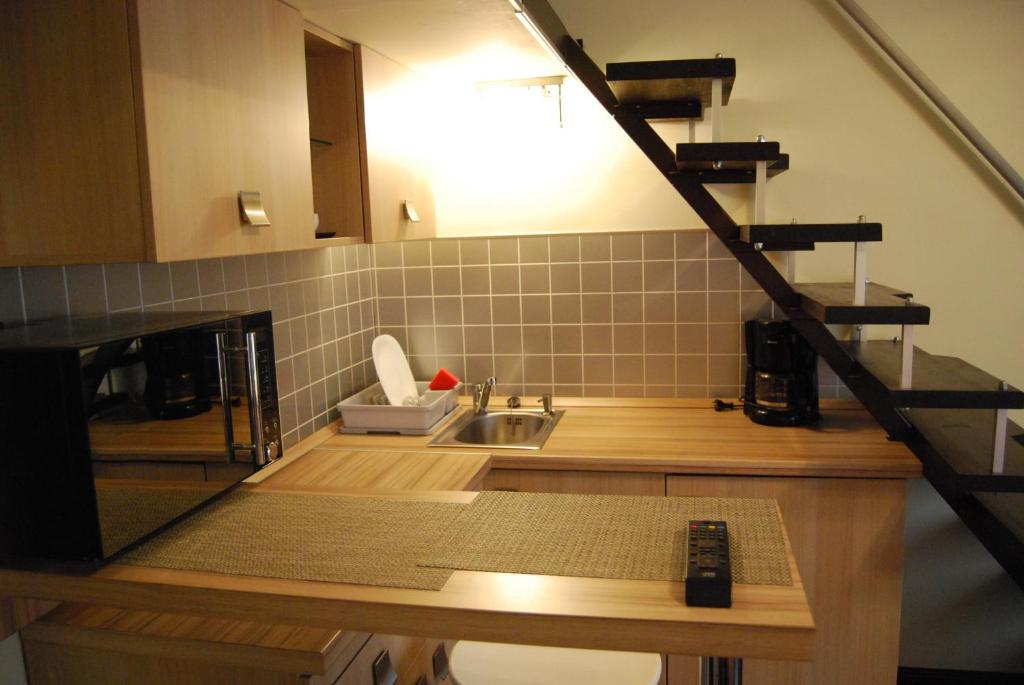 Kitchen, Boomerang Hostel and Apartments in Budapest