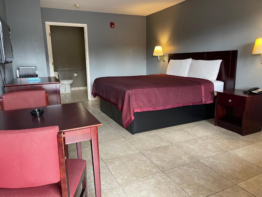 Majestic Inn photo