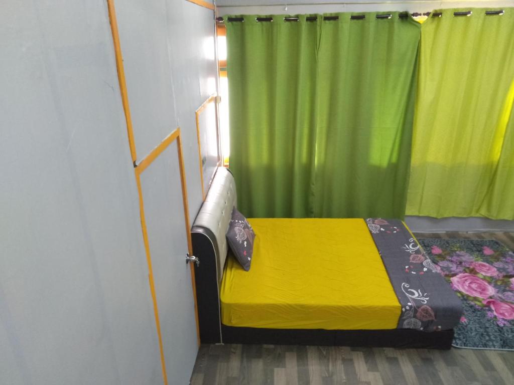 HOMESTAY CHENDERING 0189863944 photo