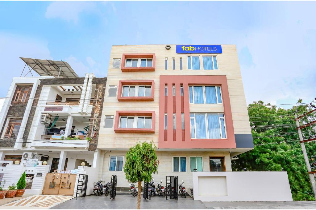 OYO Townhouse 83442 Hotel Shiv Rachna