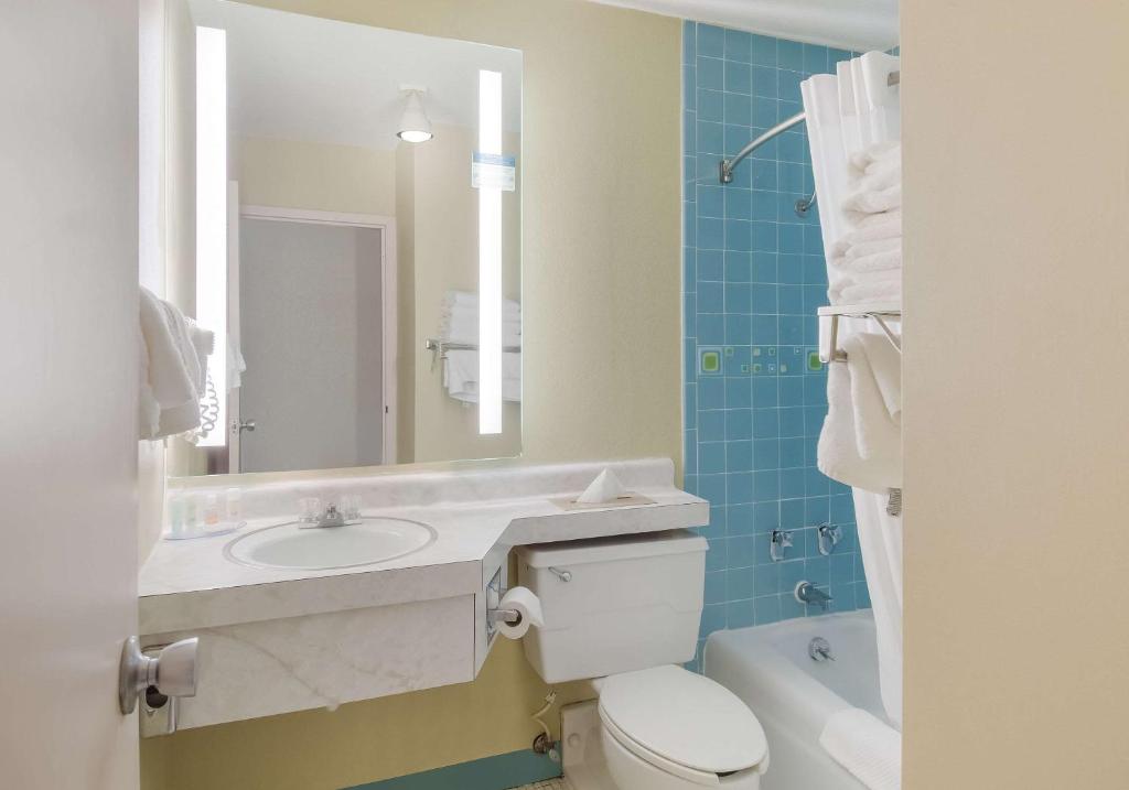 Clarion Inn photo