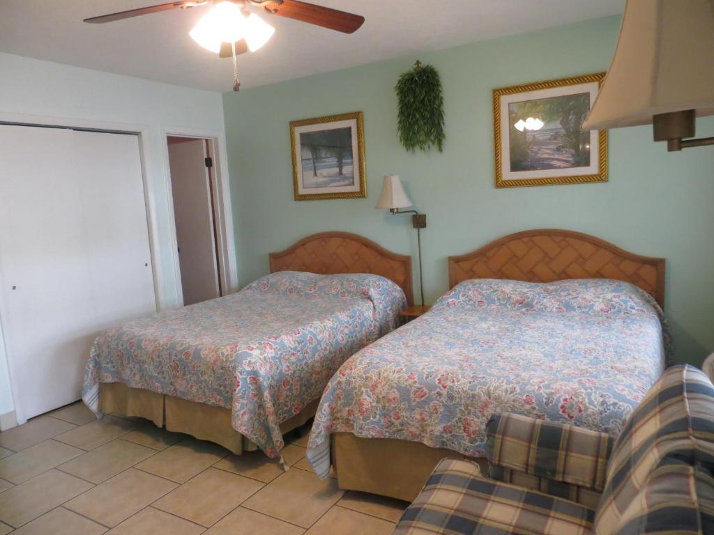 Silver Sands Motel photo