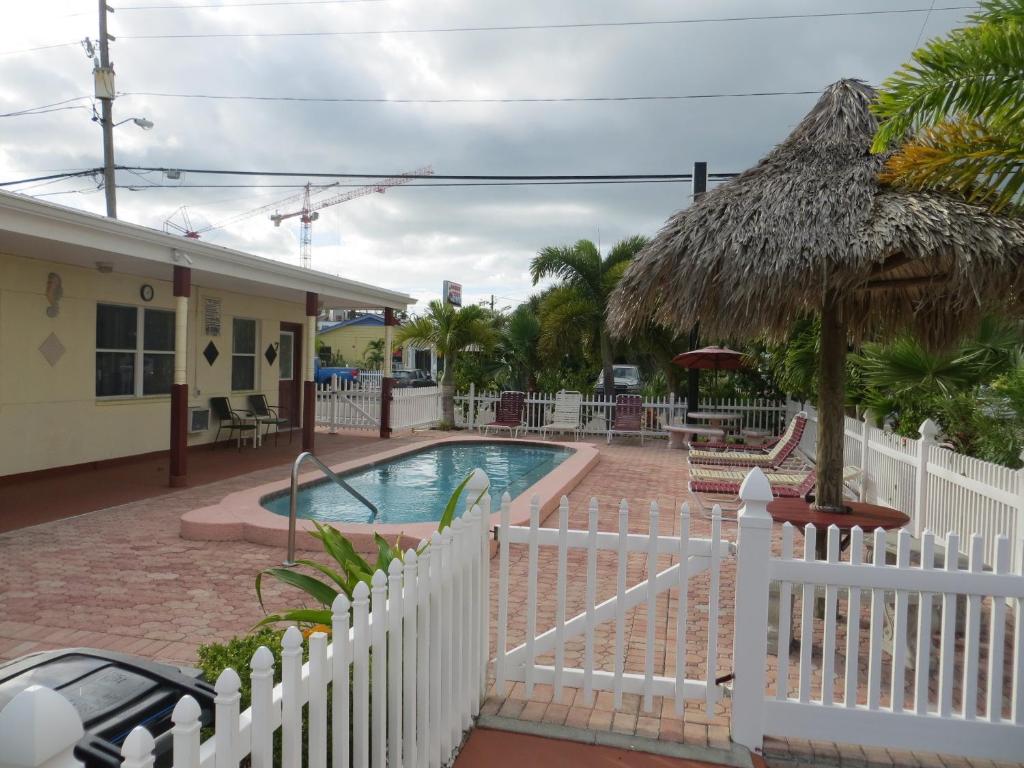 Silver Sands Motel photo