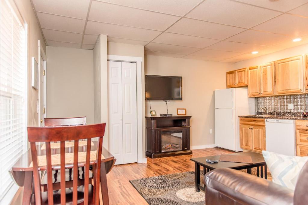 Strictly Moose Luxury Vacation Suites photo