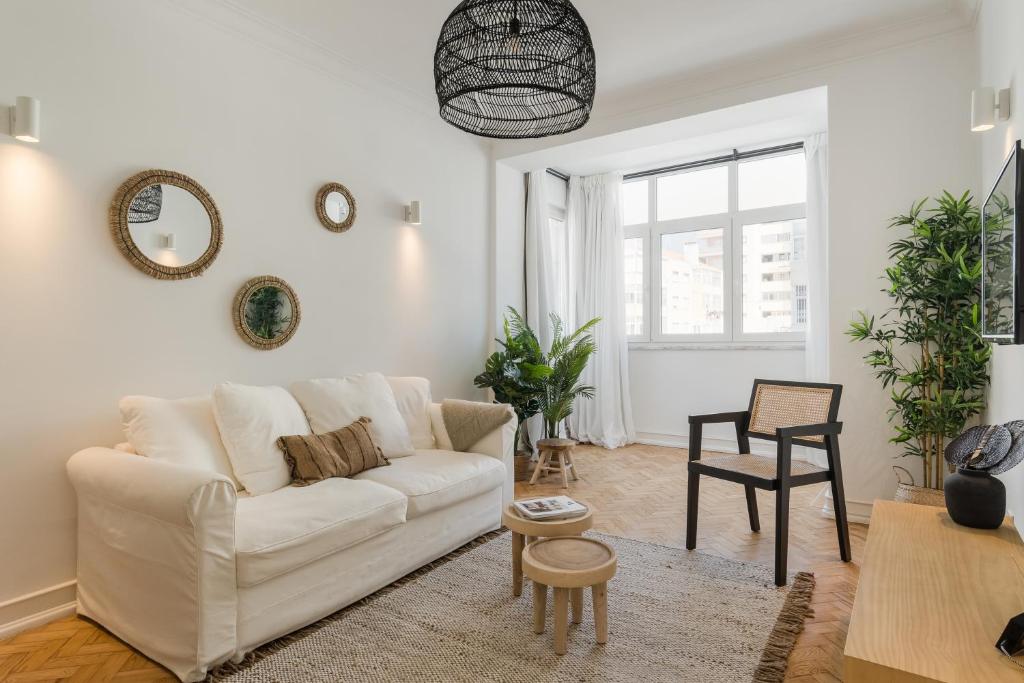 Casa Boma Lisboa - Shining &amp; Spacious Apartments With Balcony - Alvalade I — Hotel in Lisbon
