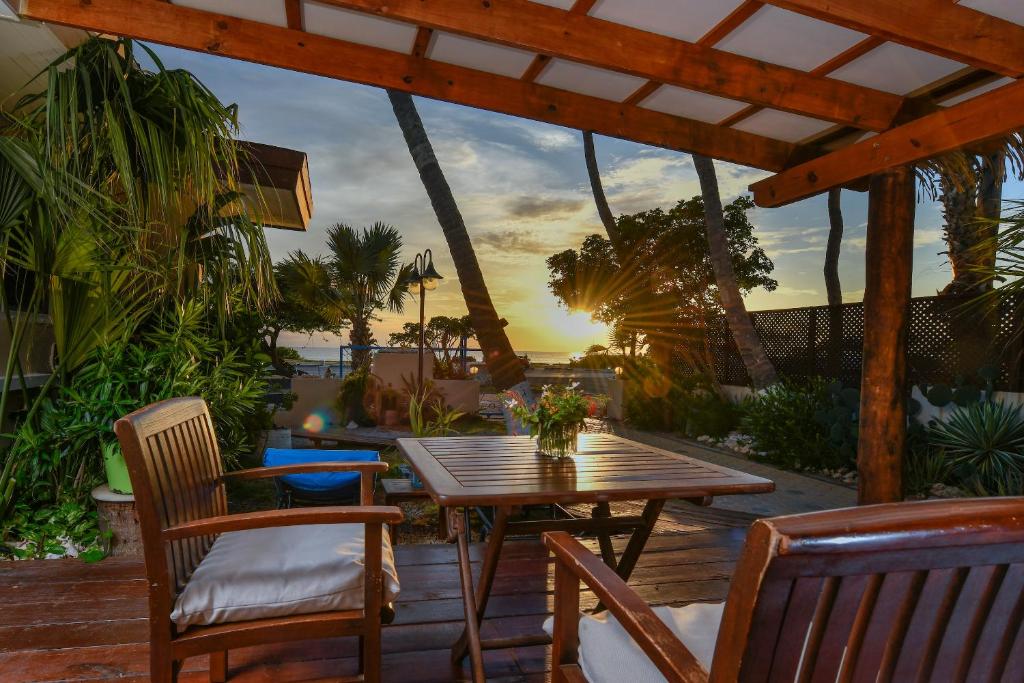 Aruba Sunset Beach Studios photo
