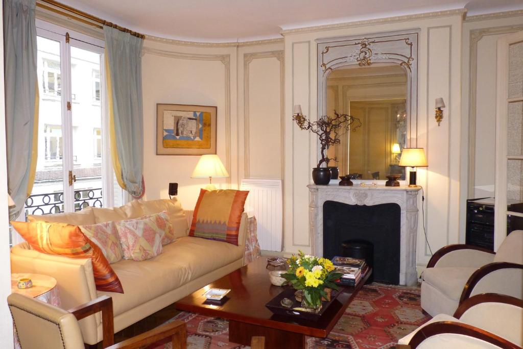 Prestigious 2 bedroom near Champs Elysées - 1