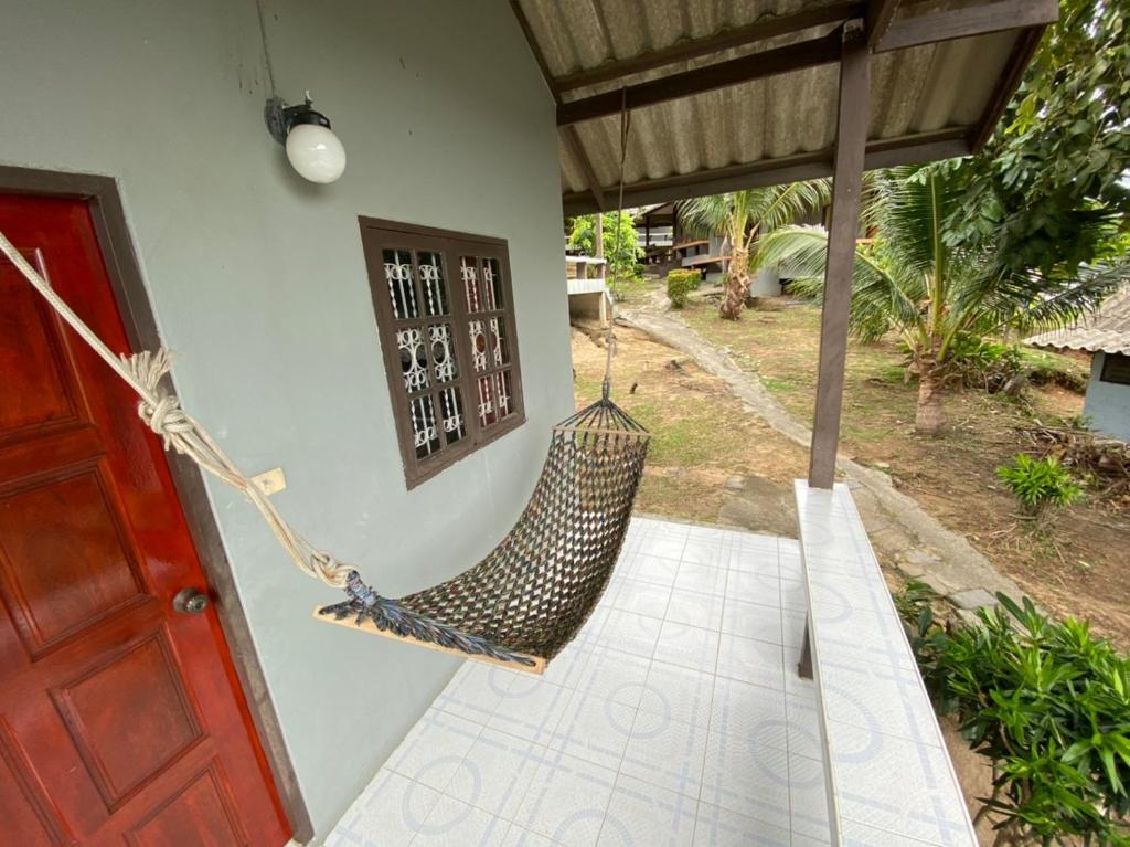 PHUPHA Bungalow Haad Rin photo