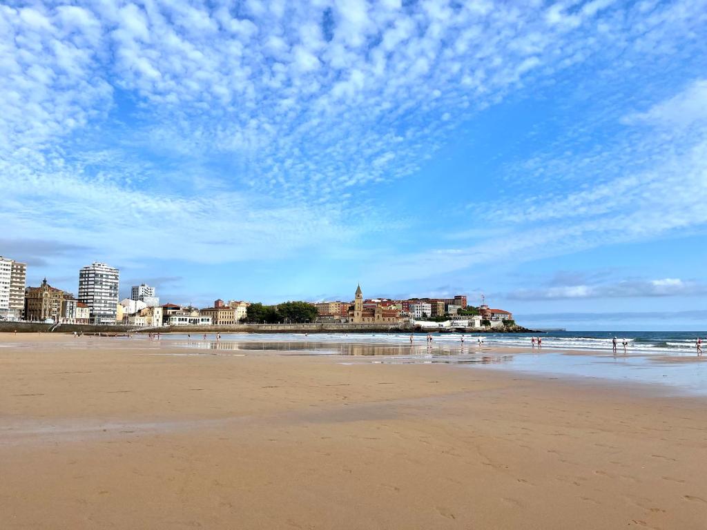Ático primera línea Playa de San Lorenzo - 2
