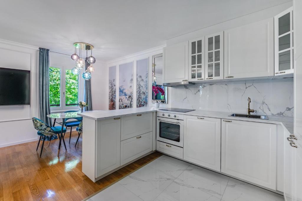 Soft Glam 1-bedroom appt - Lake & Mountain View - 4