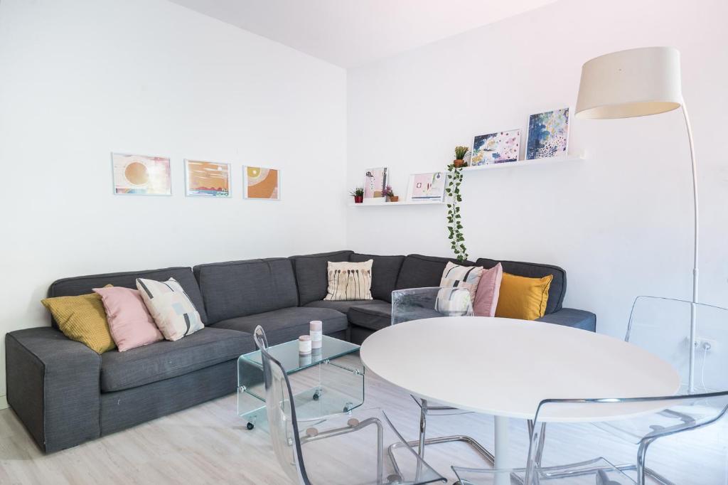 Spacious 3 bed Apt in the heart of Sant Antoni, Barcelona - 3