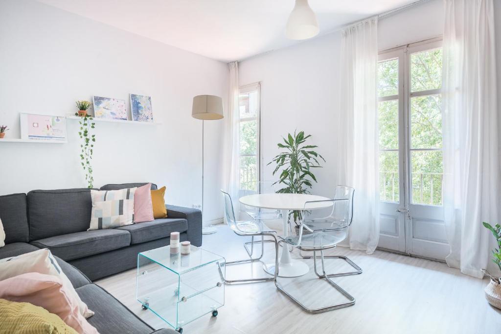 Spacious 3 bed Apt in the heart of Sant Antoni, Barcelona, Barcelona