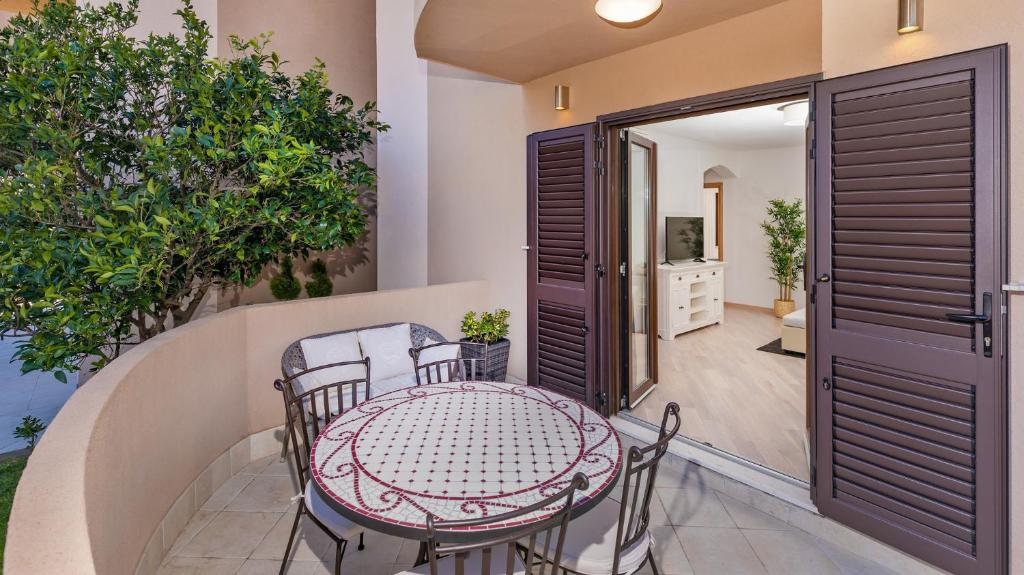 Palm Apartments with Swimming pool photo
