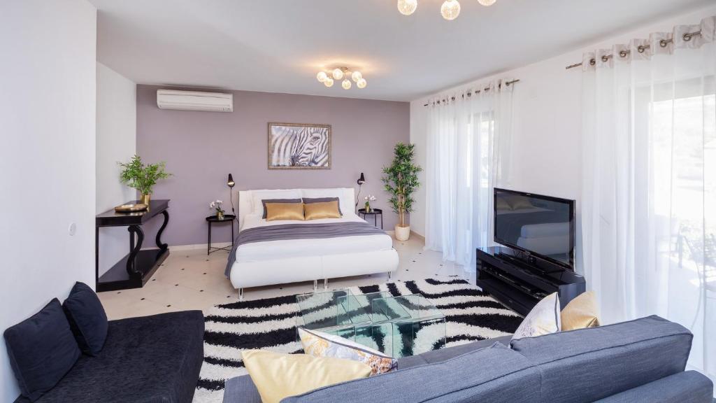 Palm Apartments with Swimming pool photo