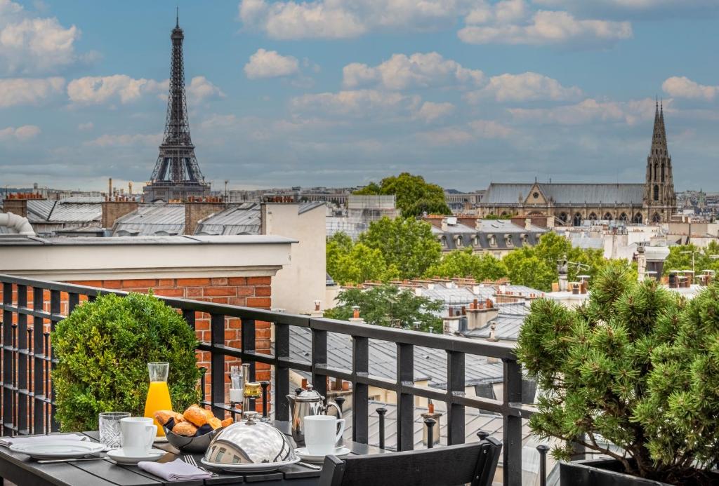 Hotel pont royal rooftop dinning in saint germain viewing the eiffel tower