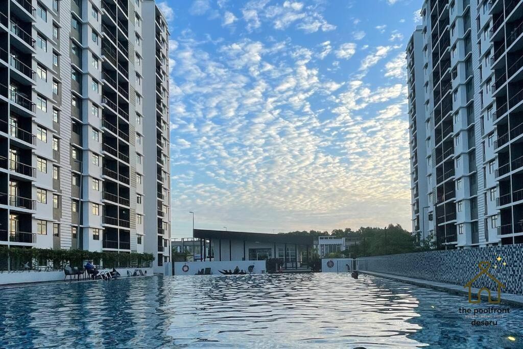 The Poolfront Homestay Desaru — Hotel in Desaru