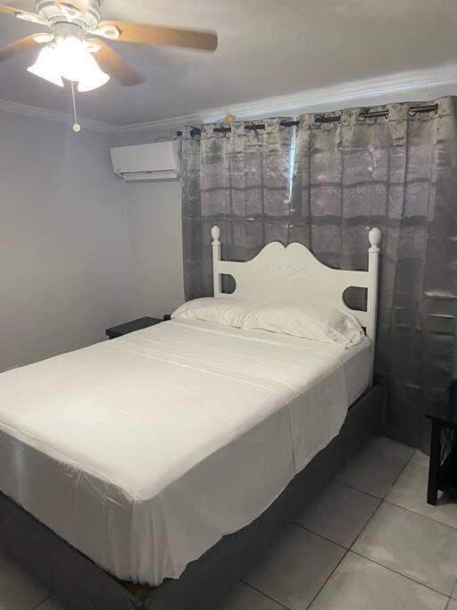 Airy 1-bedroom apartment 3 minutes from Downtown photo