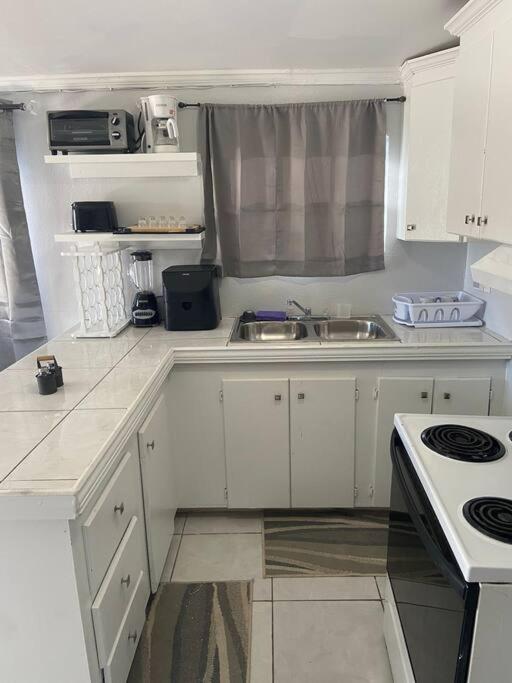 Airy 1-bedroom apartment 3 minutes from Downtown photo
