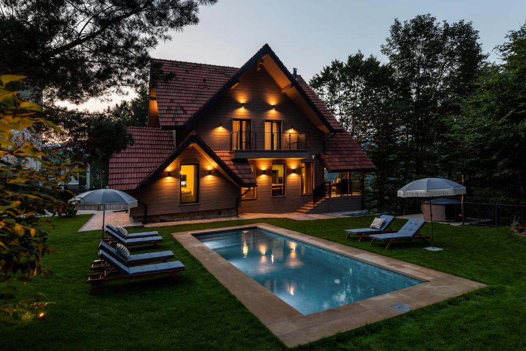 Poderey Villas, Jaremče