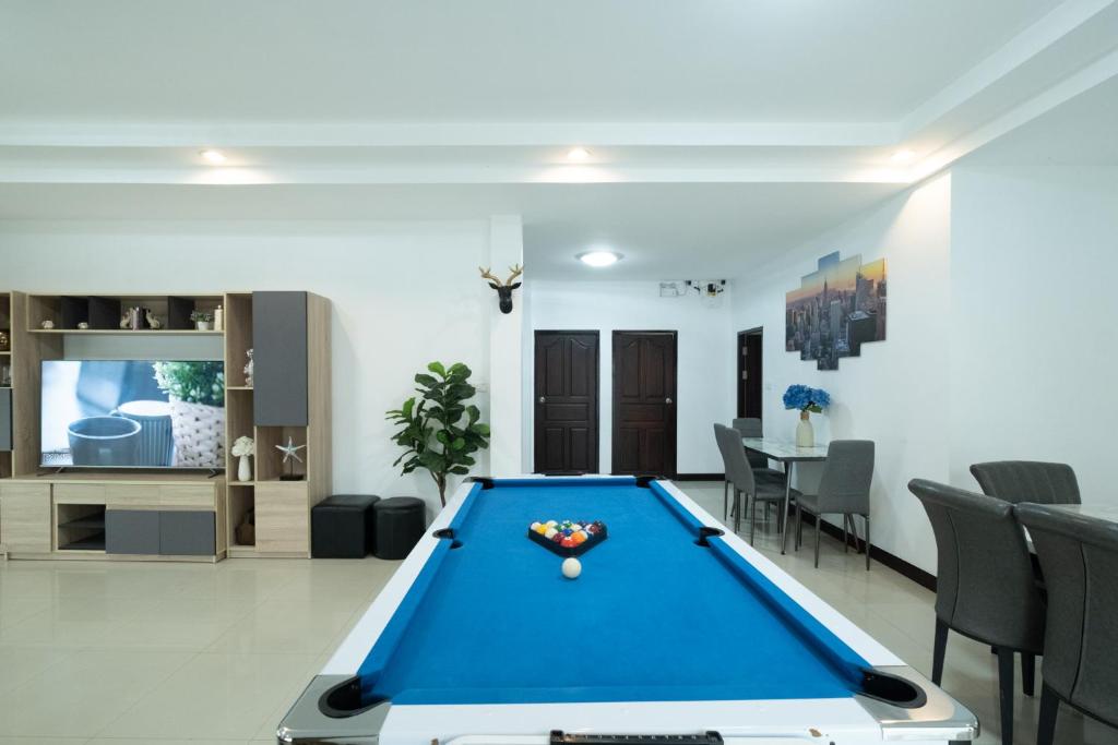 April Pool Villa Airport photo