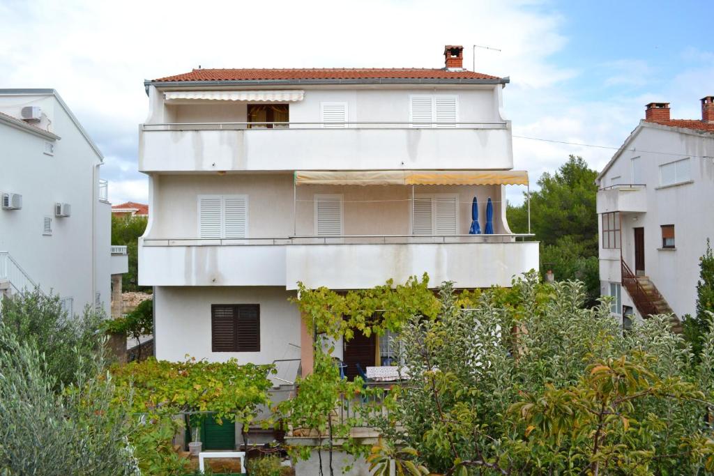 Apartments with a parking space Srima - Vodice, Vodice - 15449 — Hotel in Vodice