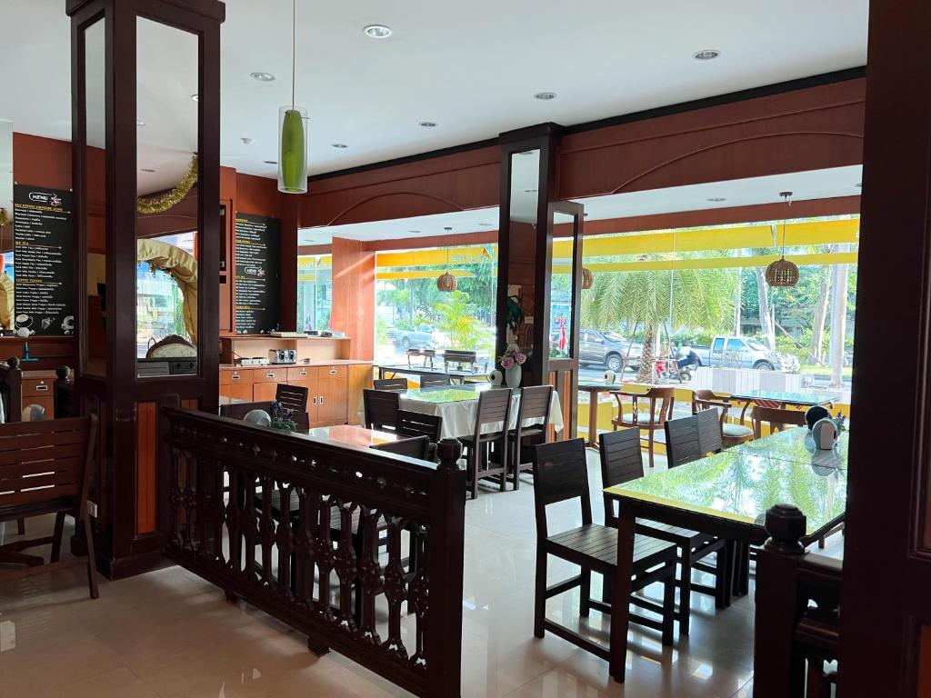 Restaurant, River Grand Hotel in Hat Yai