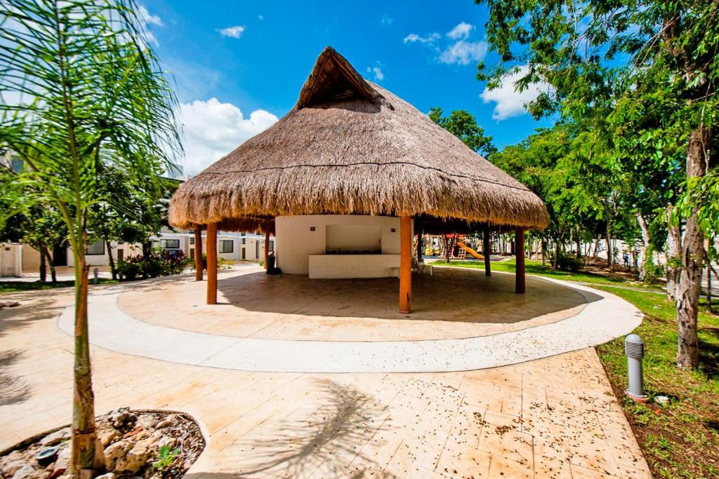 Charming & Comfortable House, 15 min to Downtown - 4