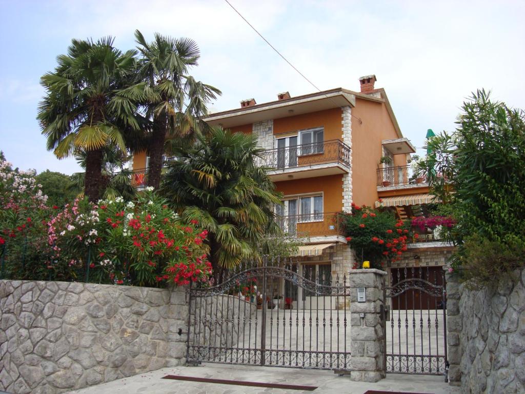 Apartments with parking space Rijeka - 15854, Rijeka