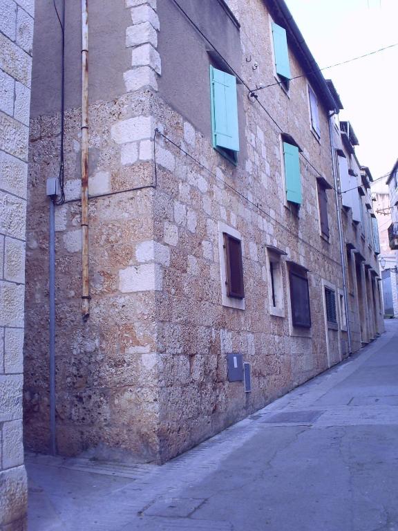 Apartments by the sea Komiza, Vis - 15789, Komiža