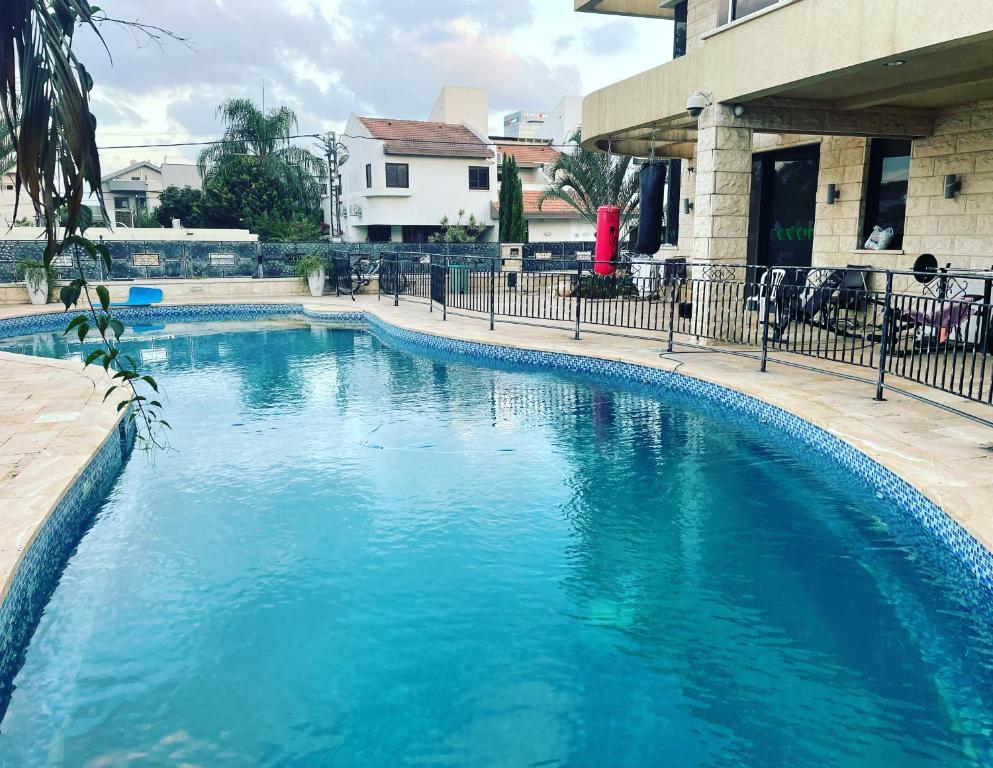 Grace Holon Villa & Pool