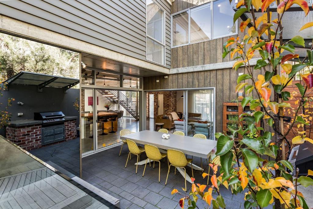 Djurapin - entertain, dine and enjoy the beach - Margaret River Properties, Dunsborough