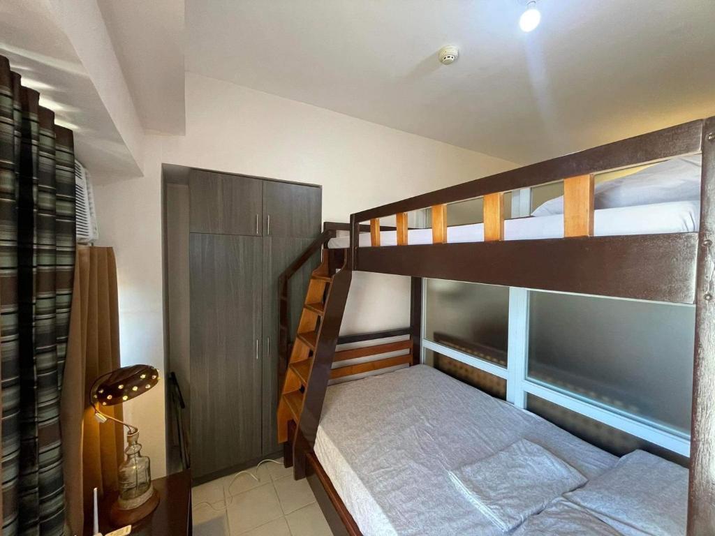 10th floor Partial Taal View-Free pool access — Hotel in Tagaytay