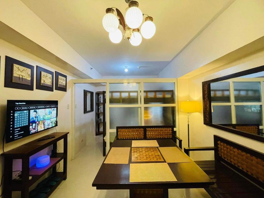 10th floor Partial Taal View-Free pool access photo