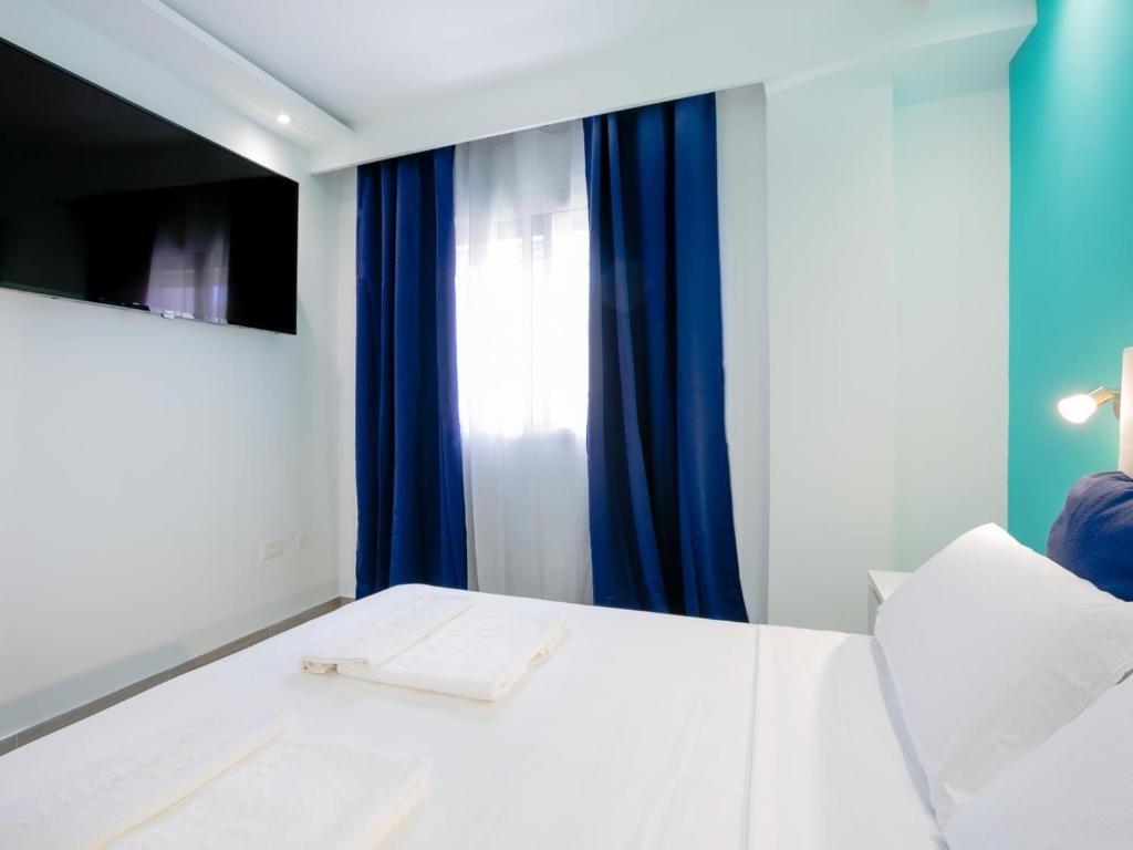 CONYPRA Modern and Renovated with Terrace WIFI - 3