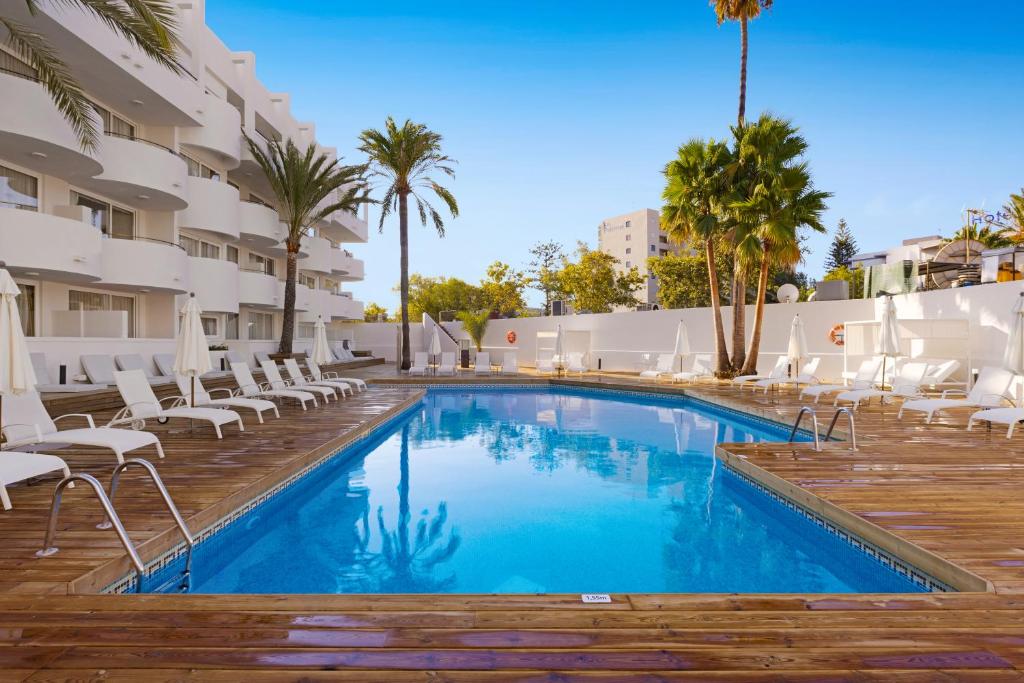 Palmanova Beach Apartments by TRH — Palmanova, Baleary
